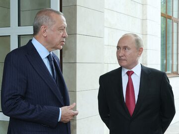Erdoğan (po lewej) i Putin. Zdjęcie wykonano we wrześniu 2021 r.