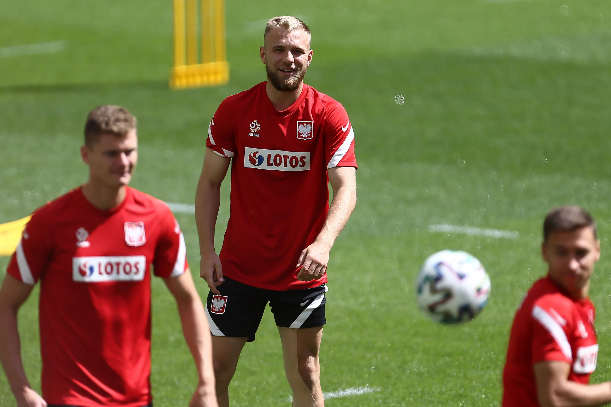 Trening Polaków. W środku Tymoteusz Puchacz