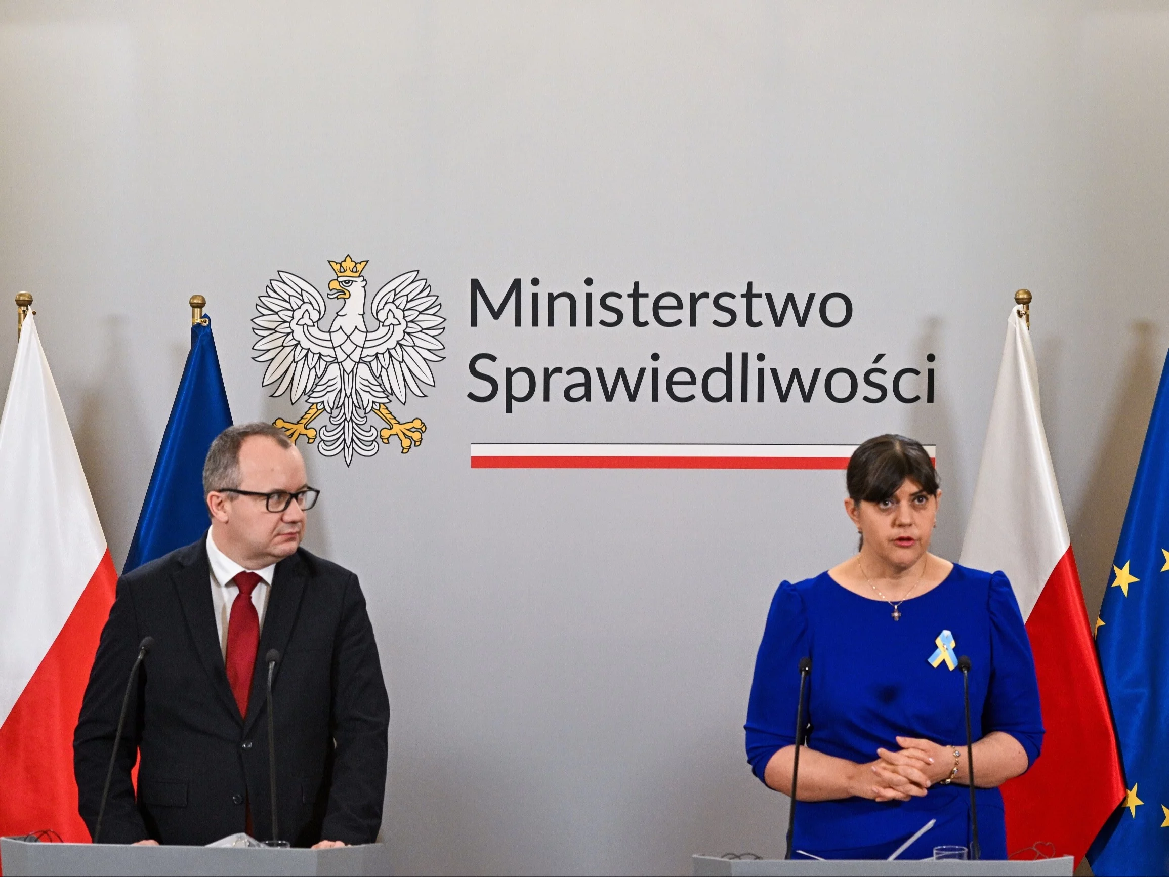 Minister sprawiedliwości, prokurator generalny Adam Bodnar (L) i europejska prokurator generalna Laura Codruta Kovesi (P) podczas konferencji prasowej po spotkaniu w Ministerstwie Sprawiedliwości w Warszawie