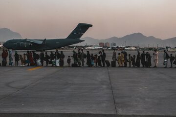 Ewakuacja na lotnisku w Kabulu