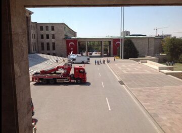 Ewakuacja parlamentu w Turcji