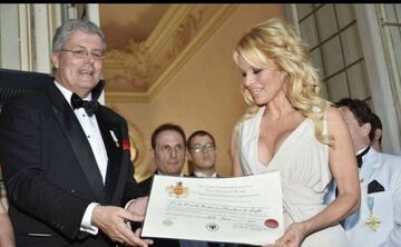 Fałszywy Książę Czarnogóry i prawdziwa Pamela Anderson