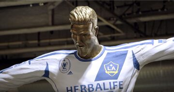 Fałszywy pomnik Davida Beckhama