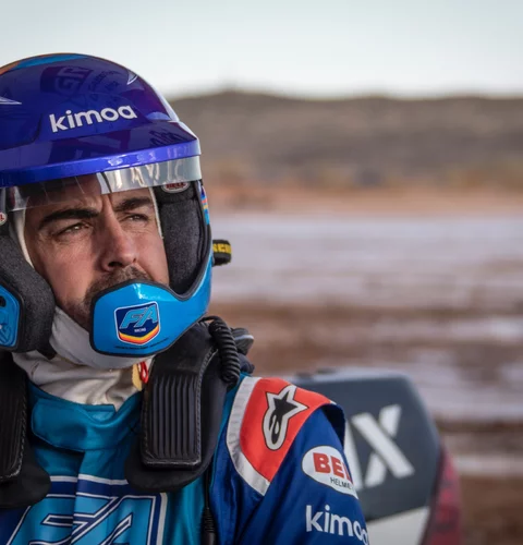 Ferando Alonso testuje Hiluxa przed Rajdem Dakar