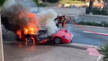 Ferrari F40 w płomieniach