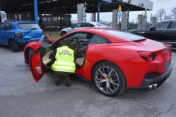 Ferrari odzyskane przez SG
