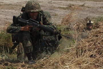 Filipiński marines podczas ćwiczeń z Amerykanami