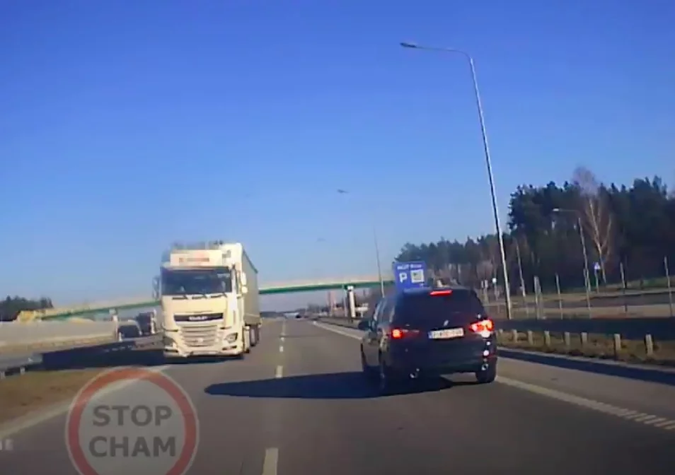 TIR jechał pod prąd drogą ekspresową S8