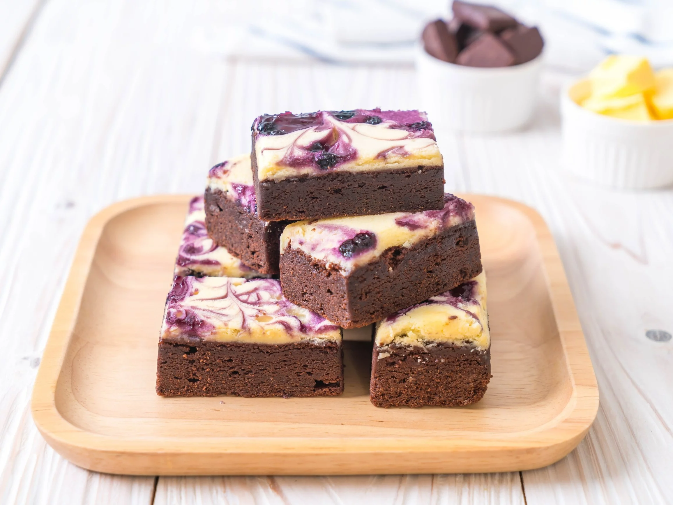 Brownie z owocami i serem