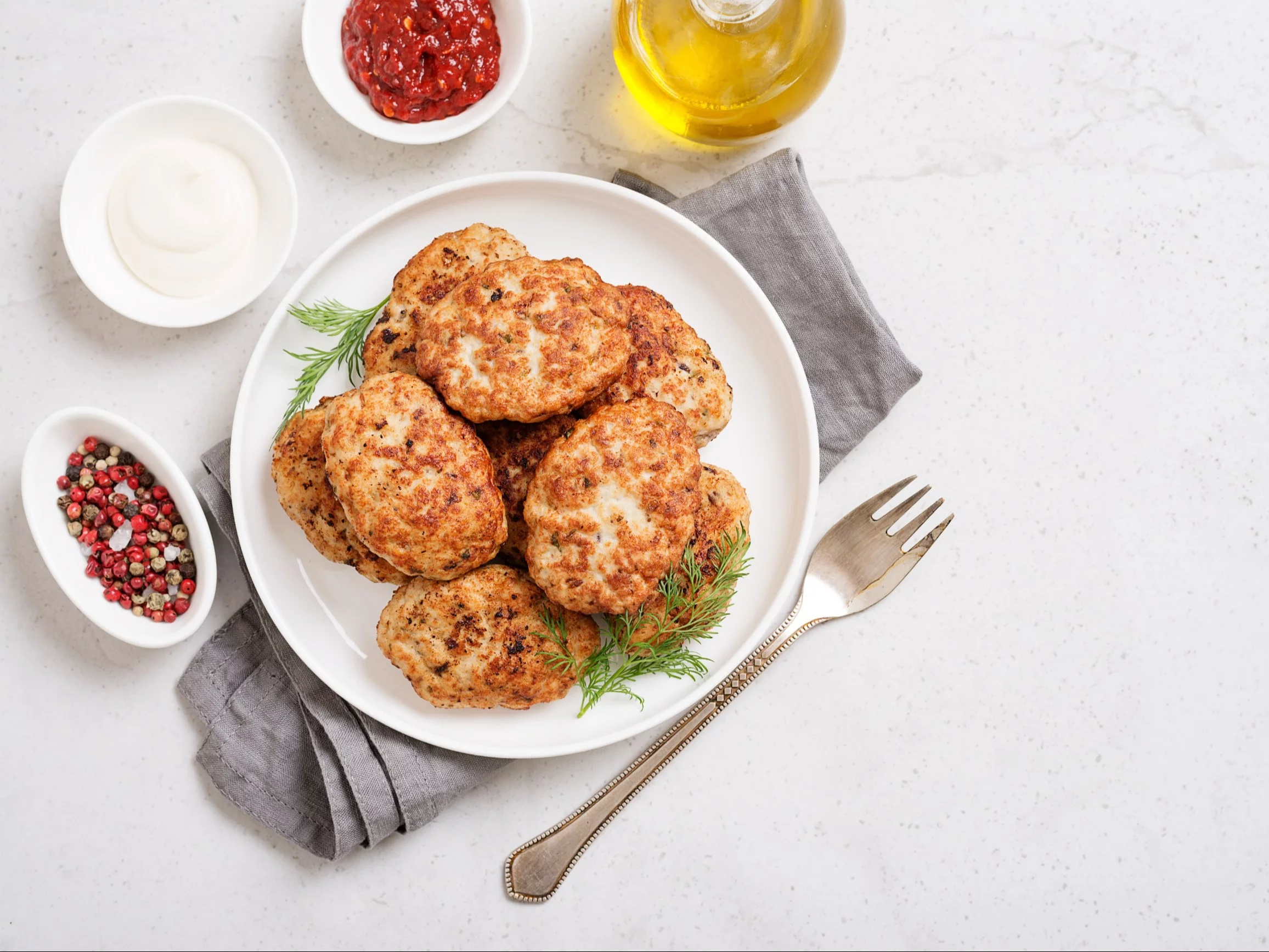 Nie dodaję bułki do mielonych, tylko ten składnik. Kotlety są soczyste i nie tuczą