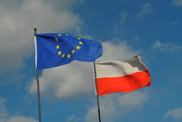 Flagi Polski i UE