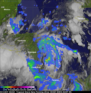 Formowanie się sztormu Nate na zdjęciach NASA