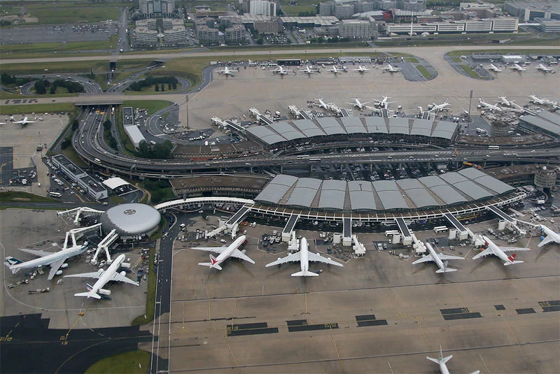 Widok na terminal lotniska Charlesa de Gaulle'a