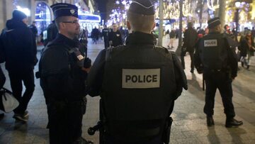 Francuska policja po zamachu