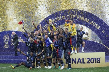 Francuzi świętujący tytuł mistrzów świata