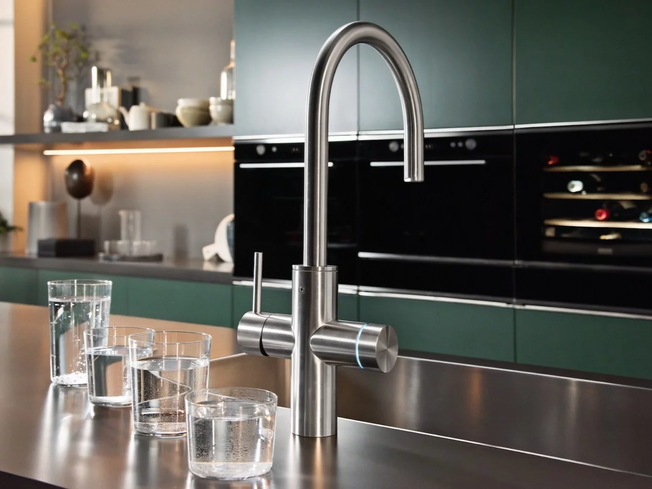 Franke Mythos Water Hub – inteligentna bateria kuchenna 6w1 z wrzątkiem i wodą gazowaną