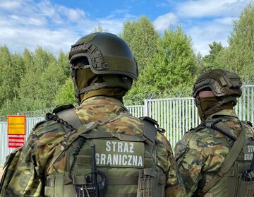 Funkcjonariusze SG na granicy z Białorusią