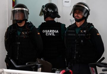 Funkcjonariusze wysłani do Katalonii w celu przerwania referendum
