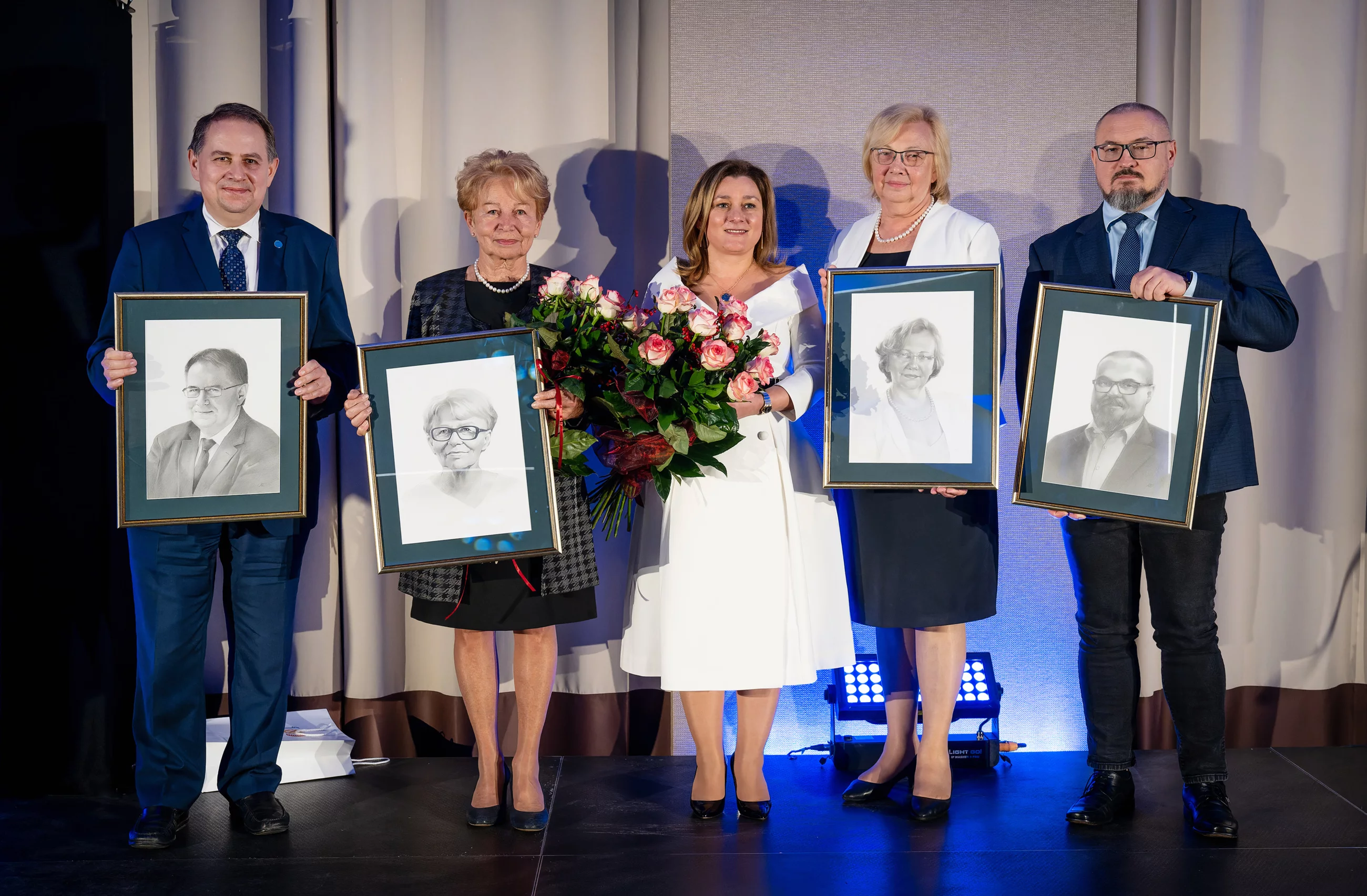 na zdjęciu od lewej: prof. Tomasz Szczepański – Rektor Śląskiego Uniwersytetu Medycznego w Katowicach, Krystyna Pierzchała – Kierownik ośrodka w latach 1996-2015, prof. Monika Adamczyk-Sowa, kierownik Katedry i Kliniki Neurologii w Zabrzu, dr Małgorzat