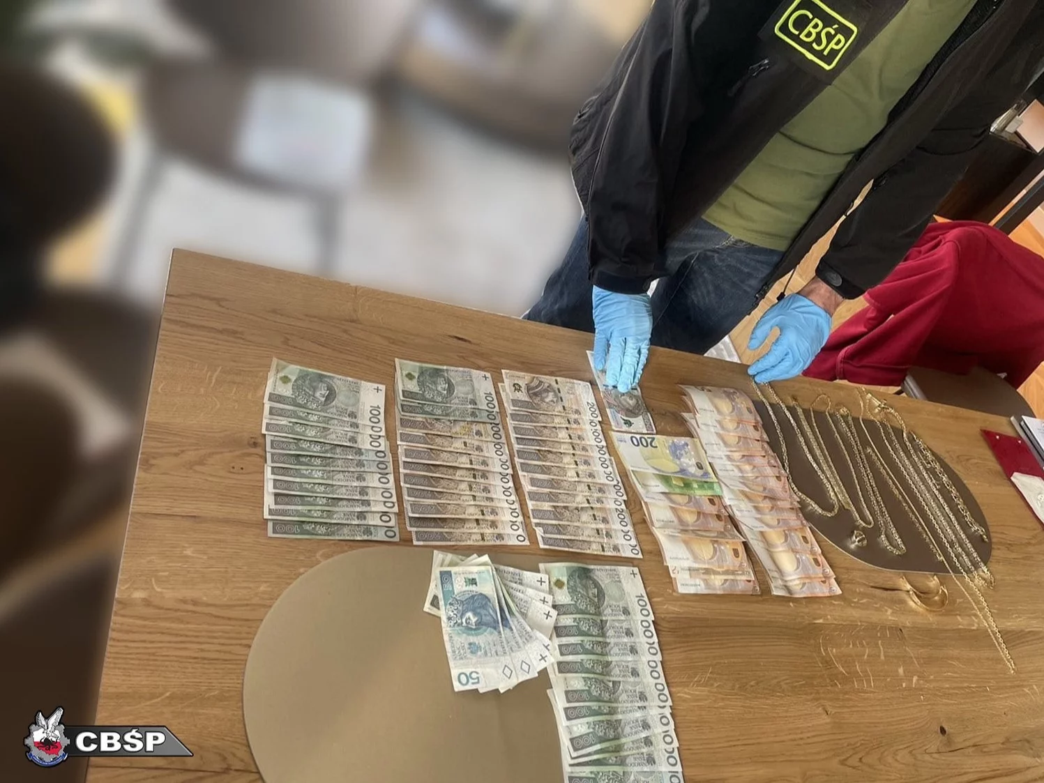 Pieniądz i biżuteria zabezpieczone podczas akcji CBŚP