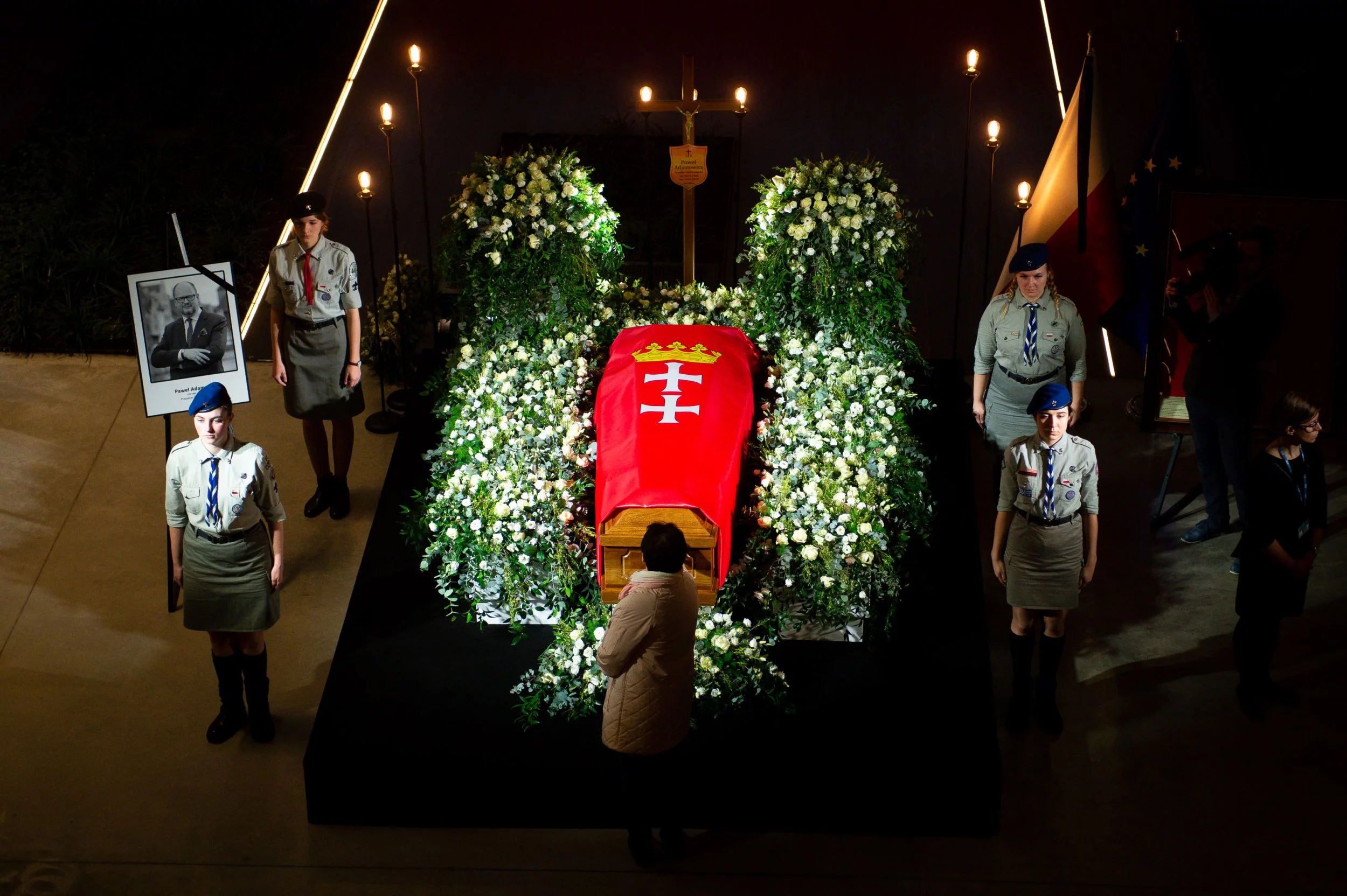 Trumna z ciałem prezydenta Adamowicza w Europejskim Centrum Solidarności