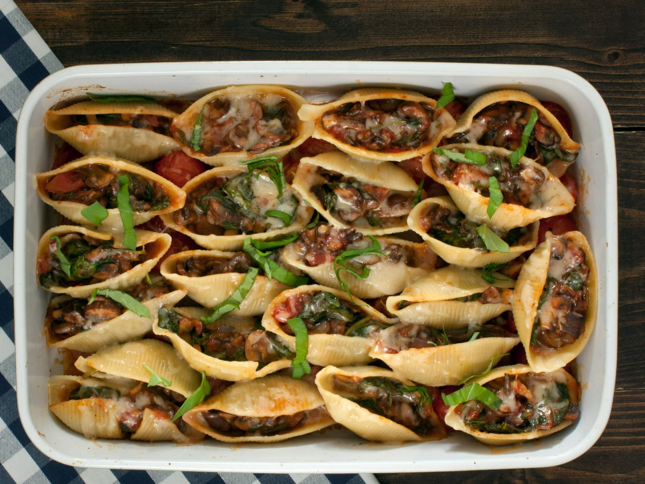 Makaronowe muszle zapiekane z pieczarkami