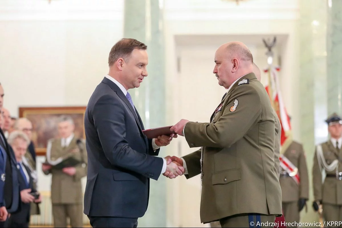 Andrzej Duda wręczył gen. Jarosławowi Mice akt mianowania