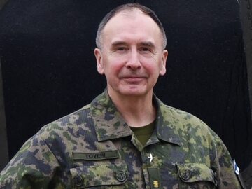 Generał Pekka Toveri.