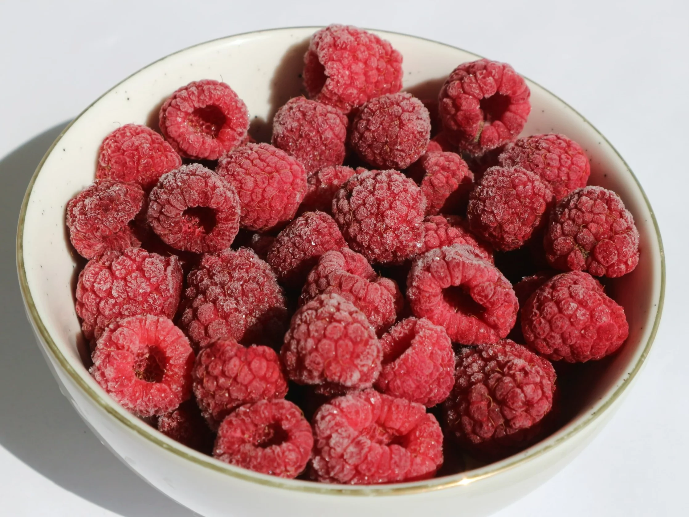 GIS ostrzega: Salmonella w malinach. Te produkty znikają ze sklepów