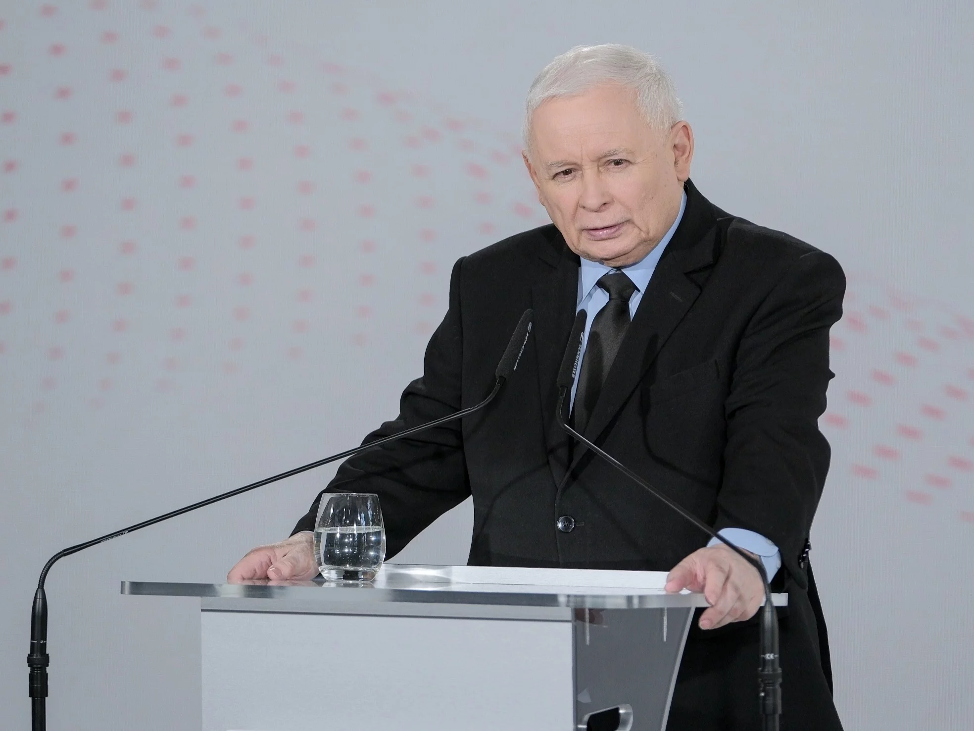 Prezes PiS Jarosław Kaczyński podczas konferencji prasowej w Centrum Prasowym Foksal w Warszawie