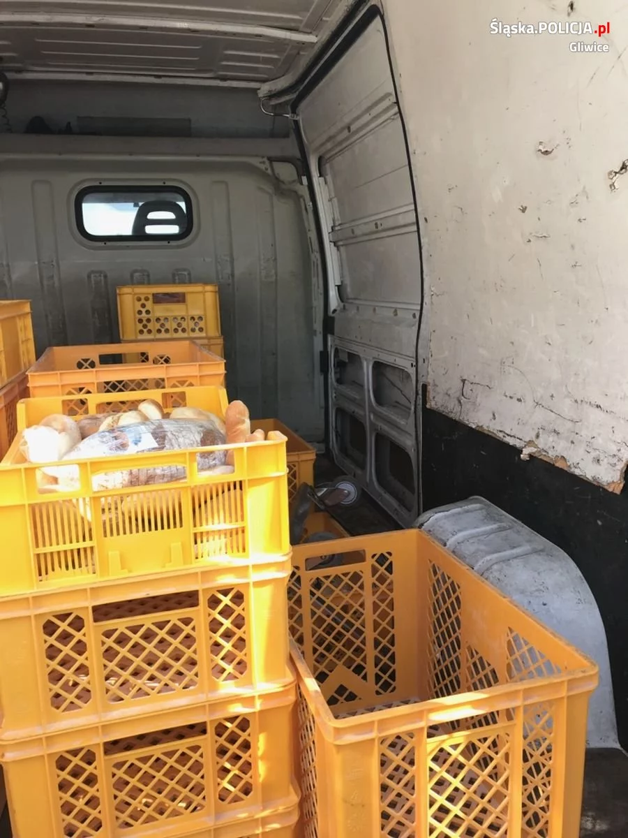 Takim busem przewożone było pieczywo