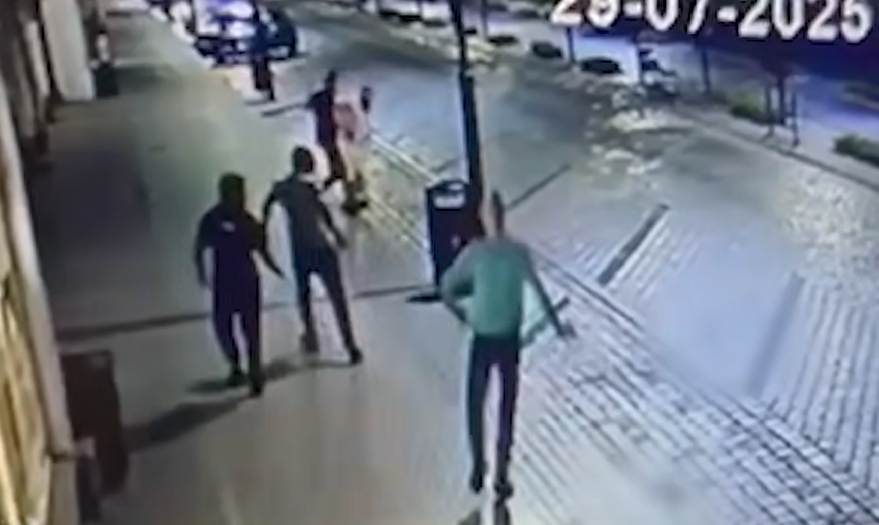 Brutalny napad w Głogowie. Napadli z tasakiem na obywatela Bangladeszu