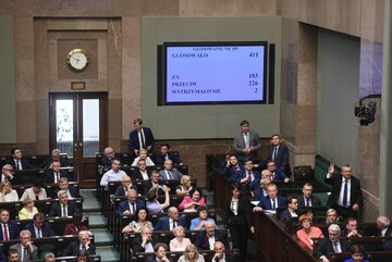 Głosowanie w Sejmie nad projektem ustawy podnoszącej wysokość opłaty paliwowej