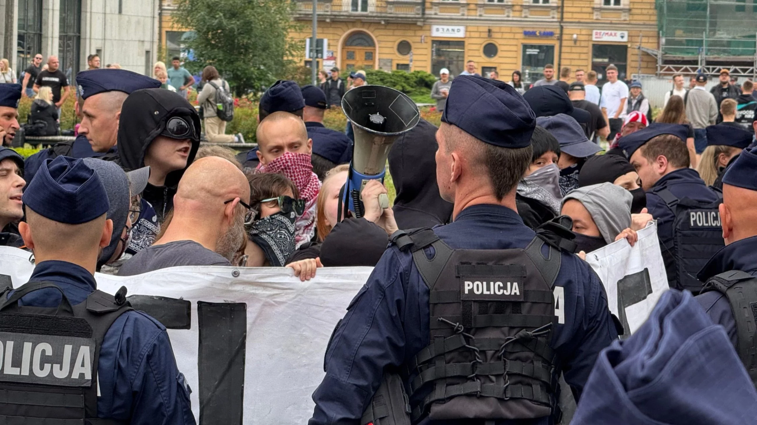 Policja utworzyła kordon na sobotniej manifestacji w Warszawie