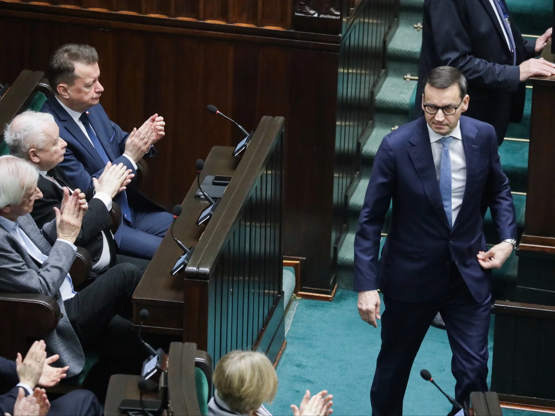 Prezes PiS Jarosław Kaczyński oraz posłowie ugrupowania: Mariusz Błaszczak, Mateusz Morawiecki i Ryszard Terlecki na sali obrad izby w Warszawie