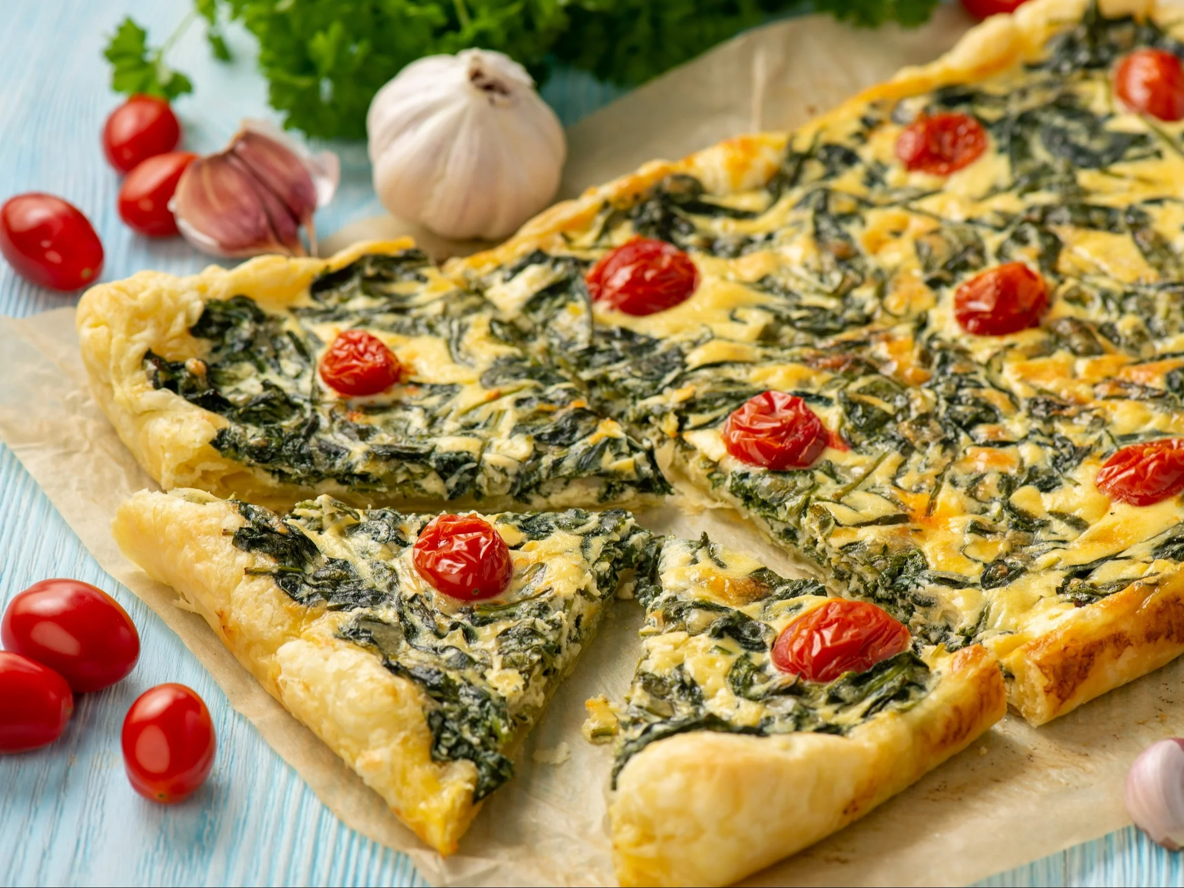 Tarta ze szpinakiem i pomidorkami