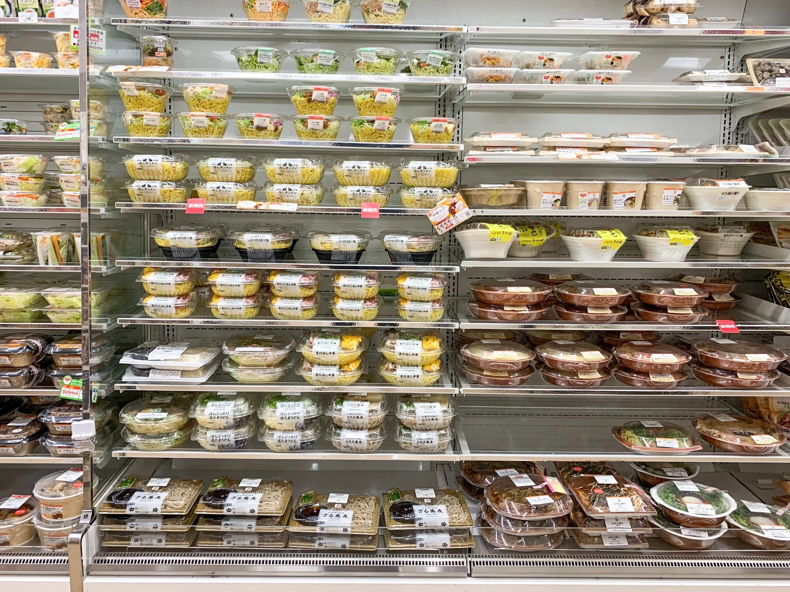 Gotowe dania w supermarkecie, zdjęcie ilustracyjne