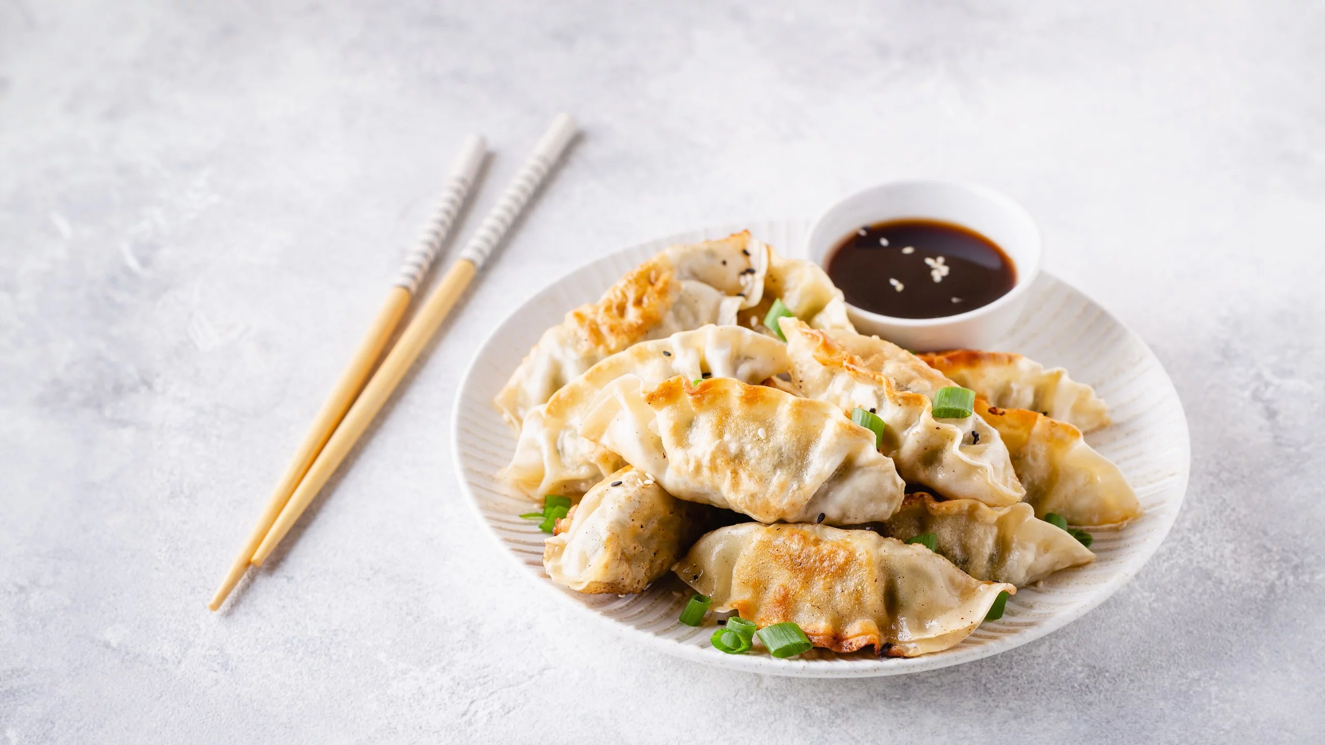 Pierożki na talerzu
