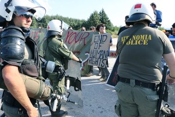 Grecka policja na granicy