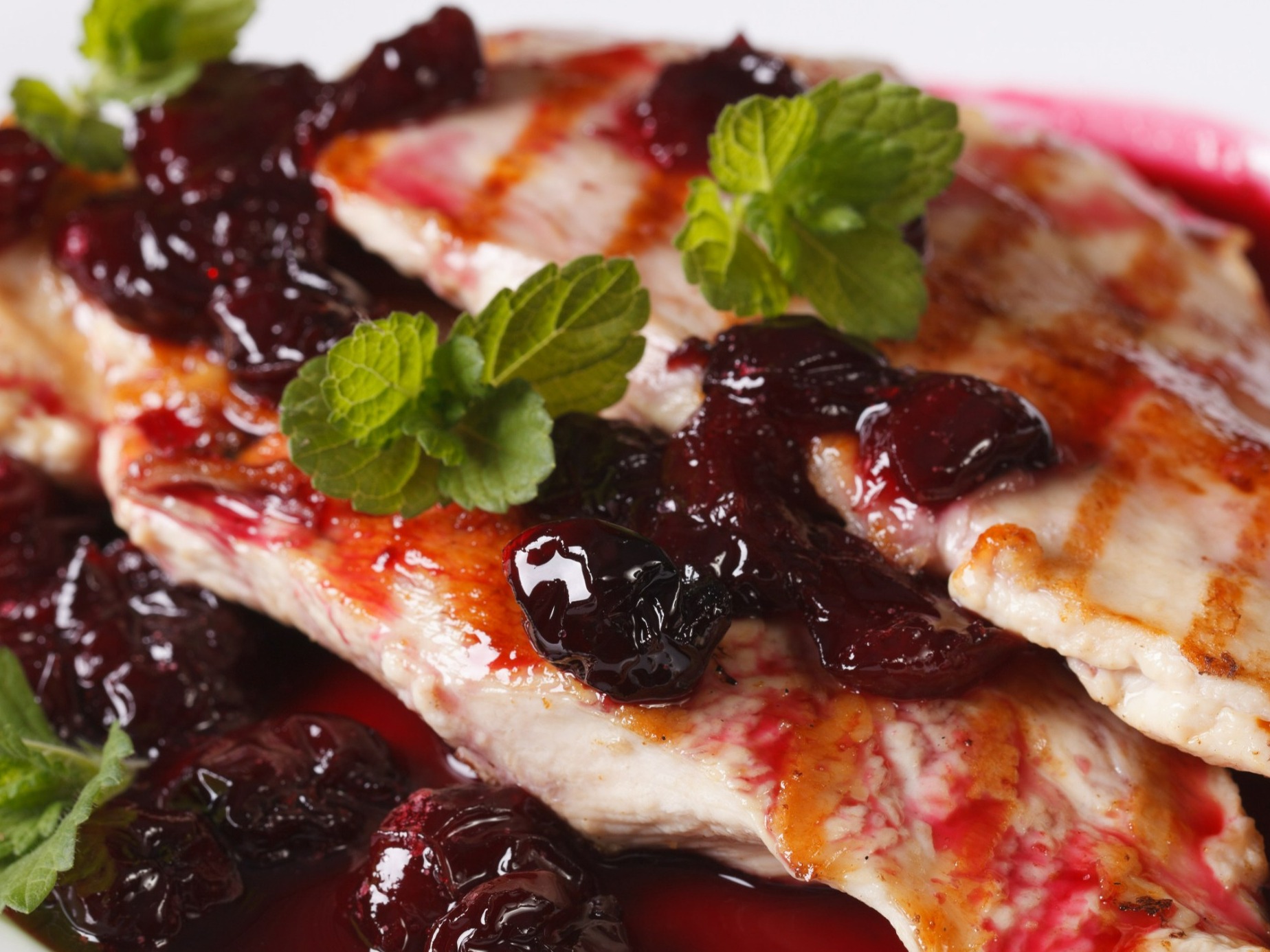 Pierś z kurczaka z tym sosem smakuje jak w najlepszej restauracji. To mój patent na letni obiad
