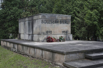 Grób Bolesława Bieruta na Cmentarzu Wojskowym na Powązkach w Warszawie