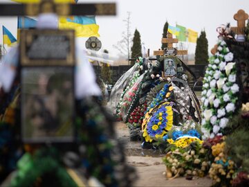 Groby ukraińskich żołnierzy, zdjęcie ilustracyjne