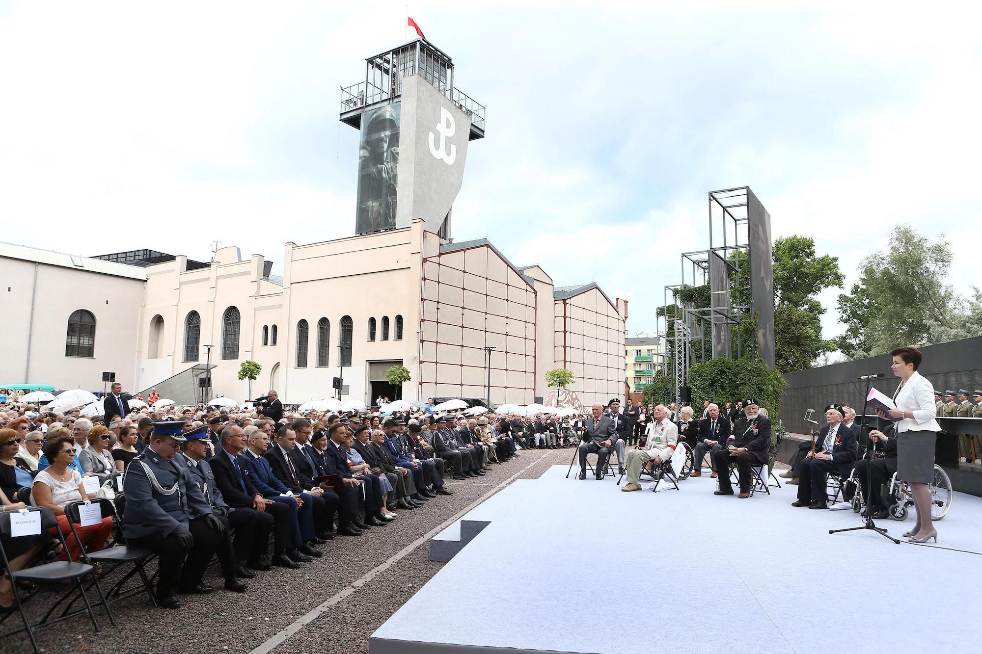 Hanna Gronkiewicz-Waltz podczas obchodów 72. rocznicy wybuchu Powstania Warszawskiego
