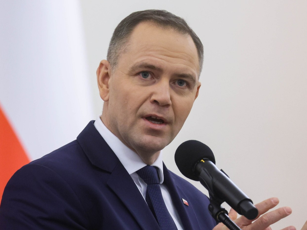 Groził Nawrockiemu bronią. Pilny komunikat policji