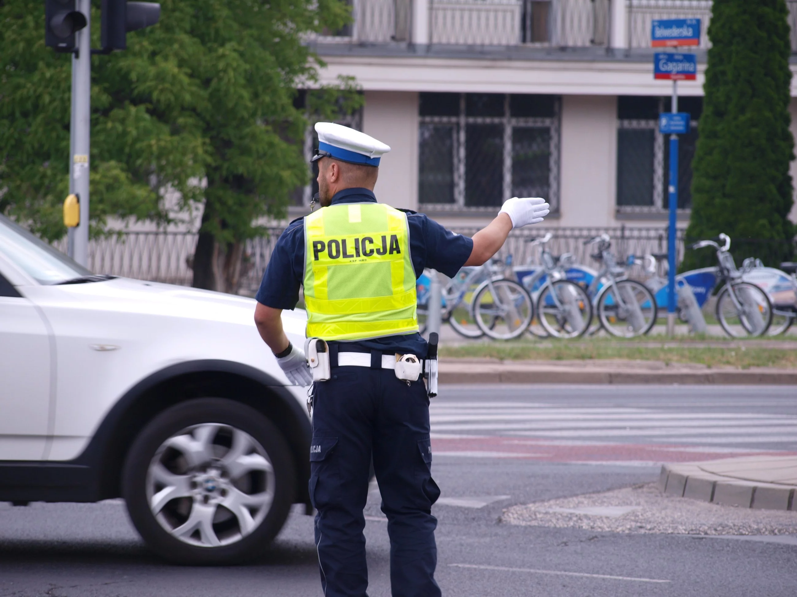 Policjant zarządzający ruchem