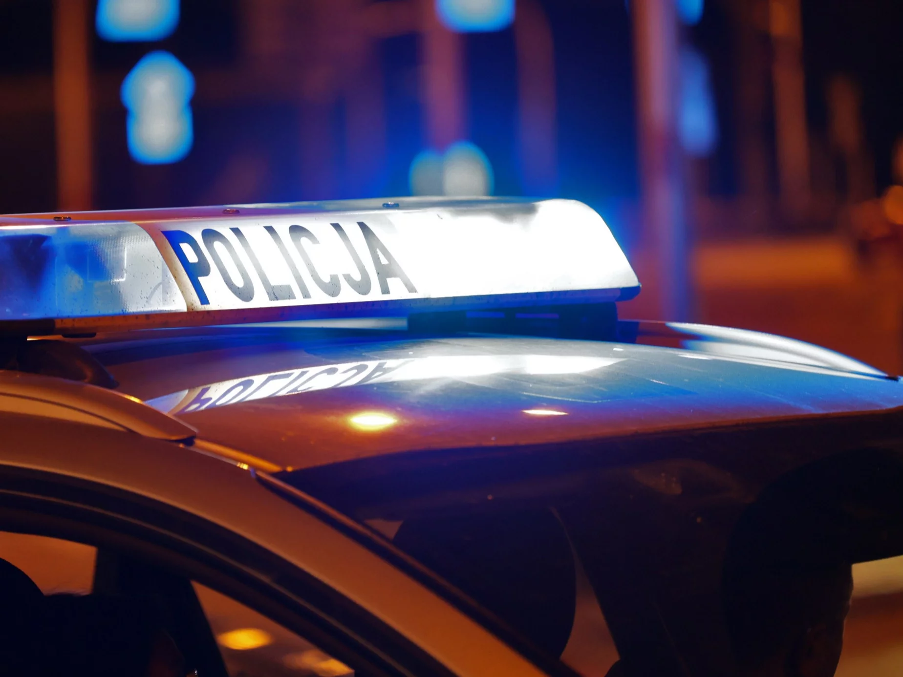 Groźne zdarzenie w Warszawie. 4 policjanci trafili do szpitala