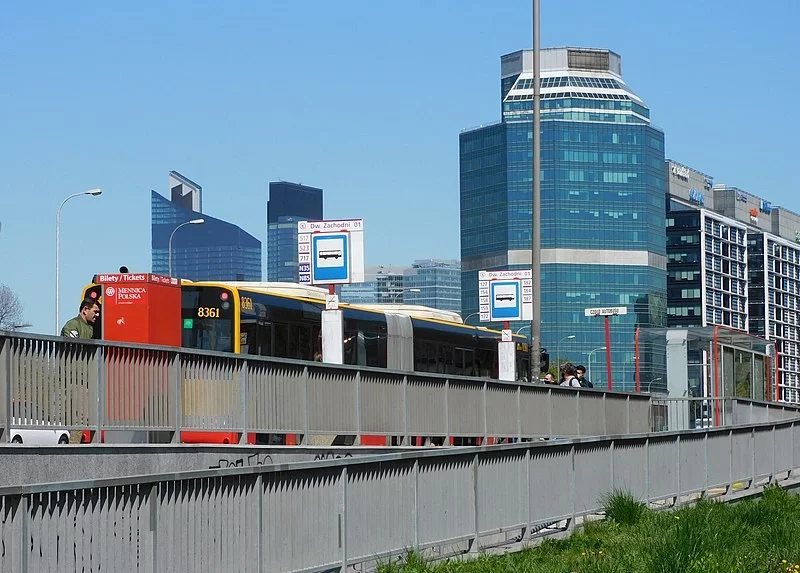 Przystanek autobusowy przy Dworcu Zachodnim w Warszawie