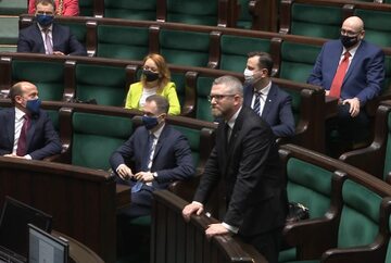 Grzegorz Braun bez maseczki na posiedzeniu Sejmu
