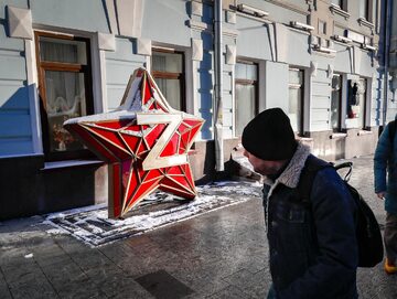 Gwiazda z literą Z na ulicy w Moskwie