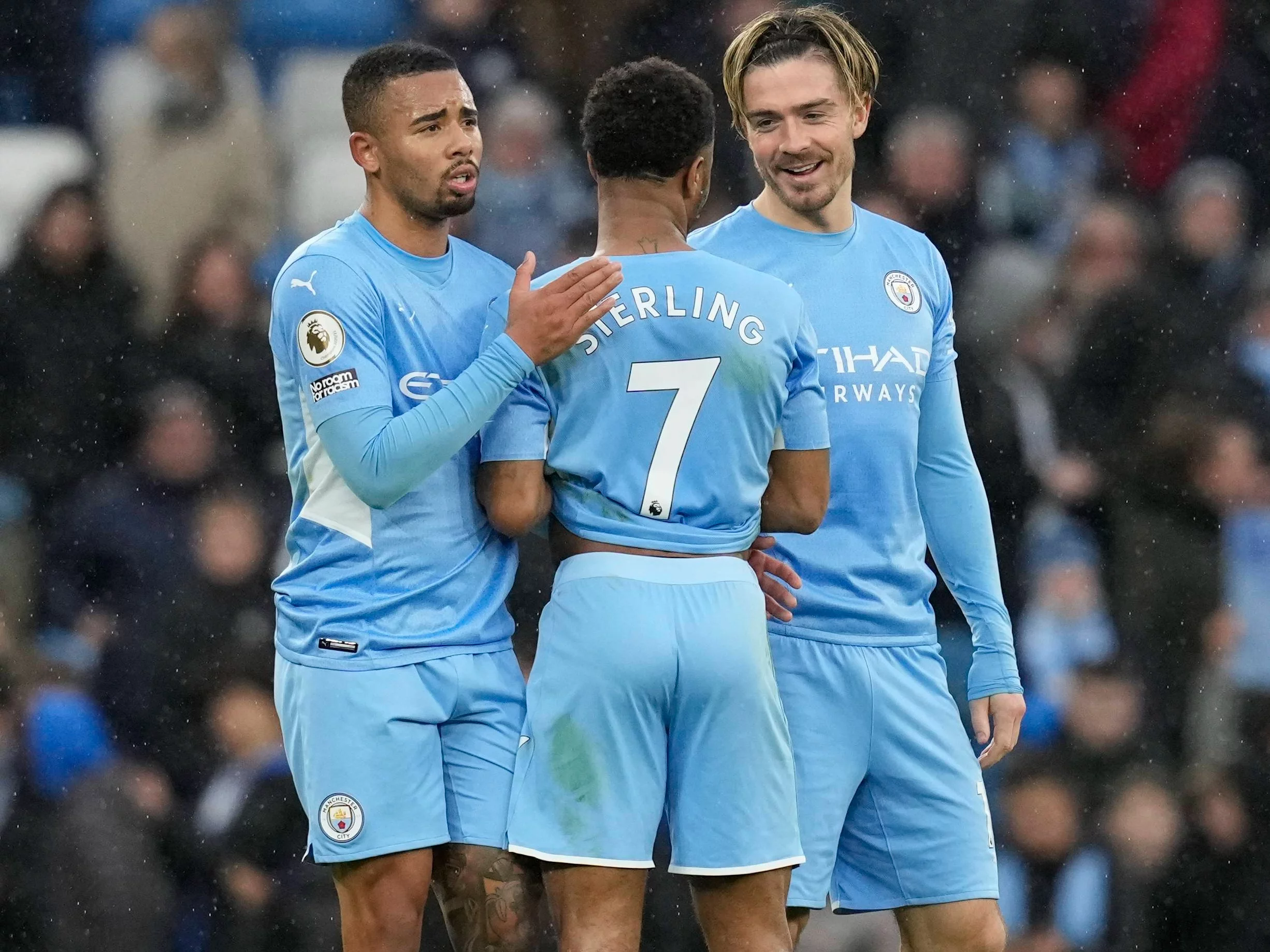 Gabriel Jesus, Raheem Sterling i Jack Grealish (pierwszy z prawej)